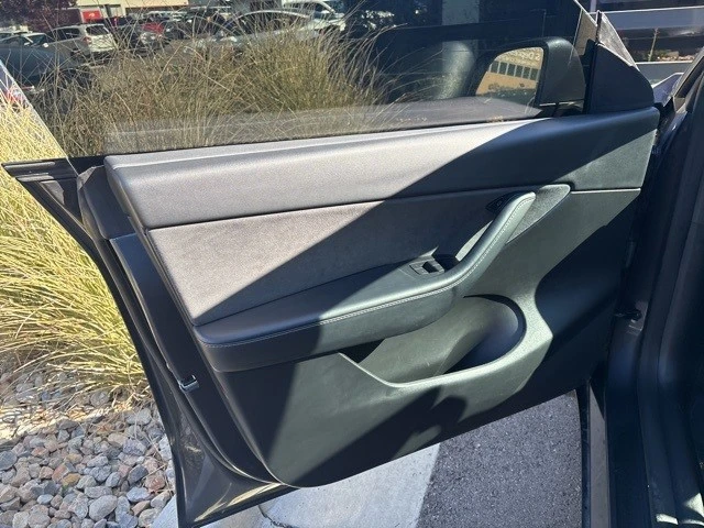 2022 Tesla Model Y Performance - Image 11 of 21