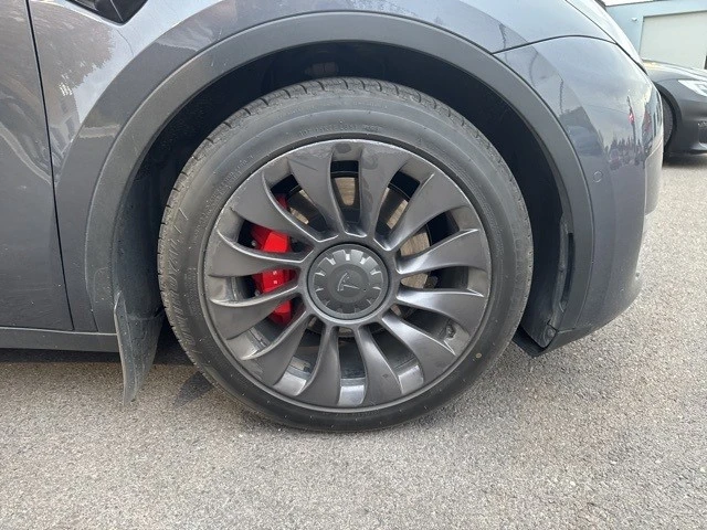 2022 Tesla Model Y Performance - Image 10 of 21