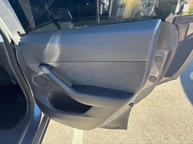 2022 Tesla Model Y Performance - Image 19 of 21