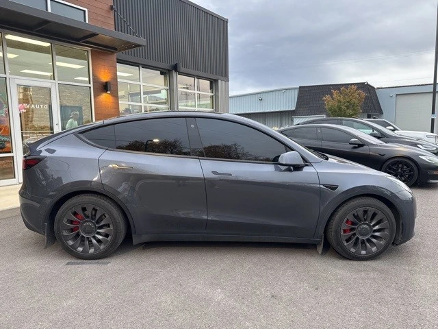 2022 Tesla Model Y Performance - Image 9 of 21