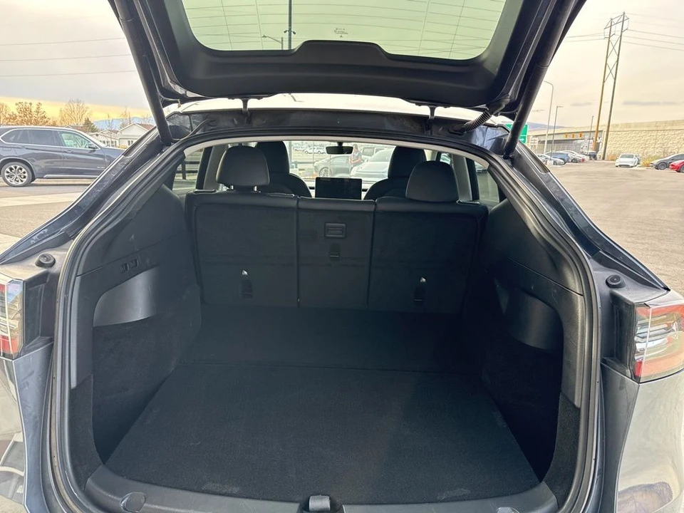 2022 Tesla Model Y Performance - Image 16 of 21