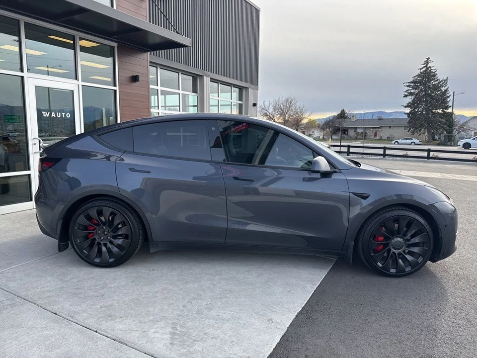 2022 Tesla Model Y Performance - Image 8 of 21