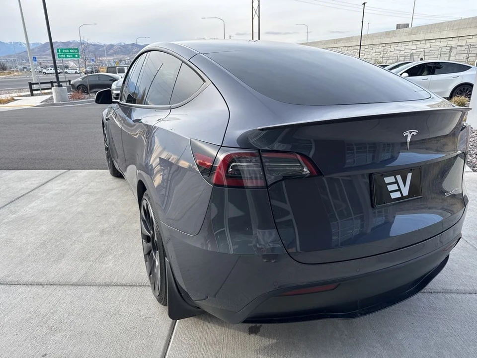 2022 Tesla Model Y Performance - Image 5 of 21
