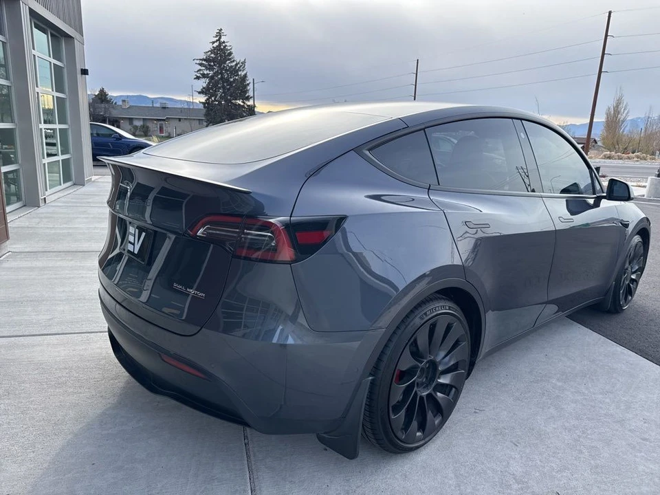 2022 Tesla Model Y Performance - Image 7 of 21