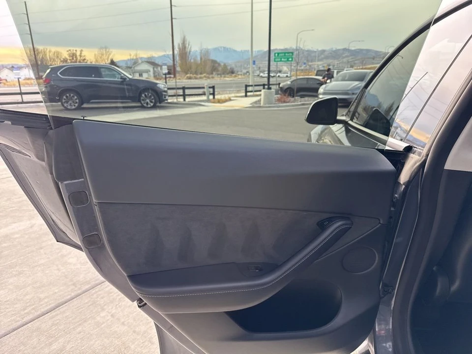 2022 Tesla Model Y Performance - Image 13 of 21