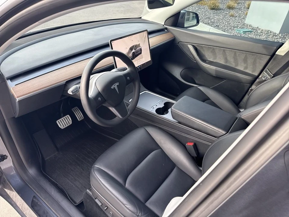 2022 Tesla Model Y Performance - Image 11 of 21