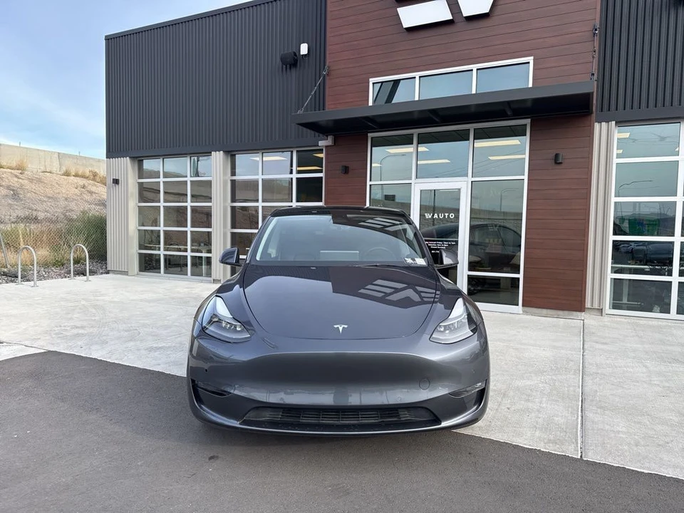 2022 Tesla Model Y Performance - Image 2 of 21