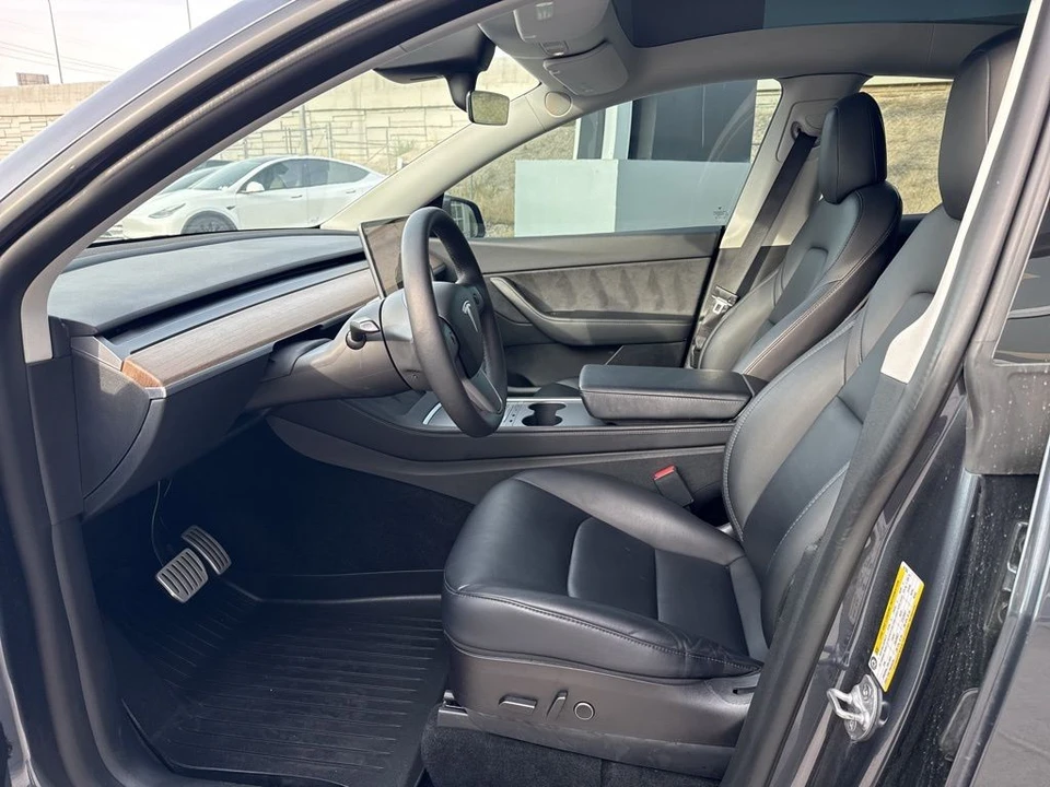 2022 Tesla Model Y Performance - Image 12 of 21