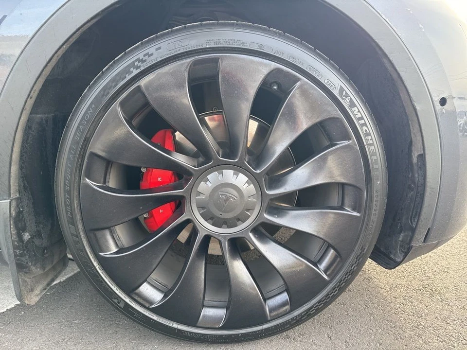 2022 Tesla Model Y Performance - Image 9 of 21