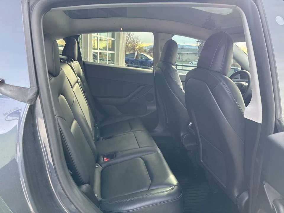 2022 Tesla Model Y Performance - Image 19 of 21