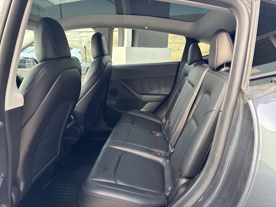 2022 Tesla Model Y Performance - Image 15 of 21