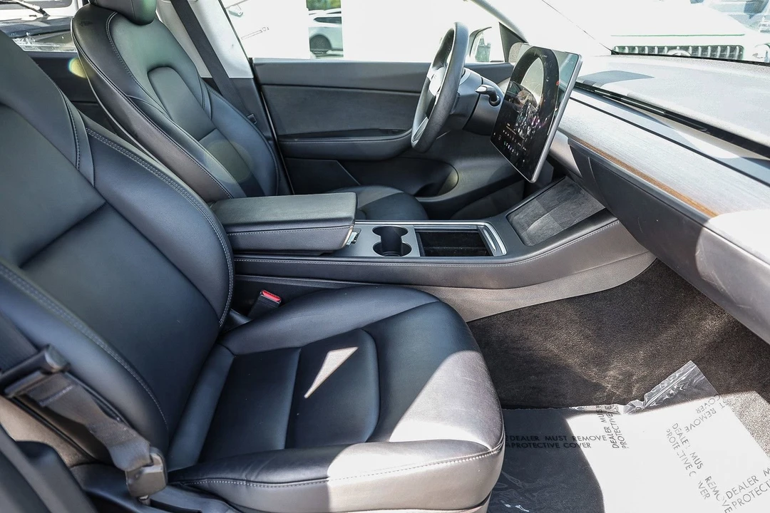 2022 Tesla Model Y Performance - Image 17 of 21