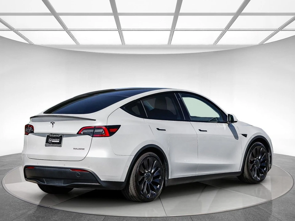 2022 Tesla Model Y Performance - Image 4 of 21