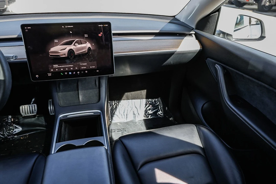 2022 Tesla Model Y Performance - Image 15 of 21