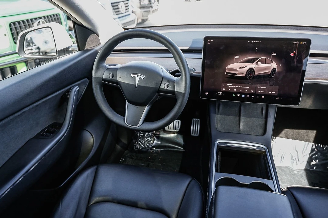 2022 Tesla Model Y Performance - Image 14 of 21