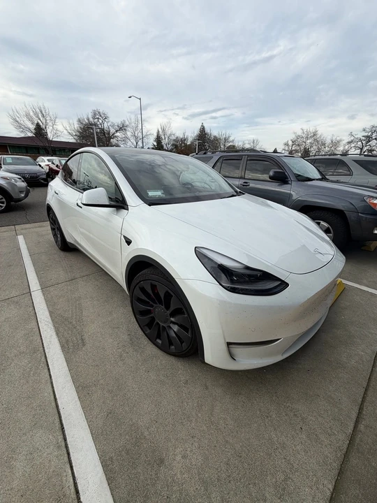 2022 Tesla Model Y Performance - Image 2 of 7