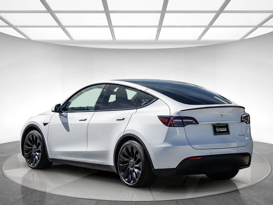 2022 Tesla Model Y Performance - Image 2 of 21