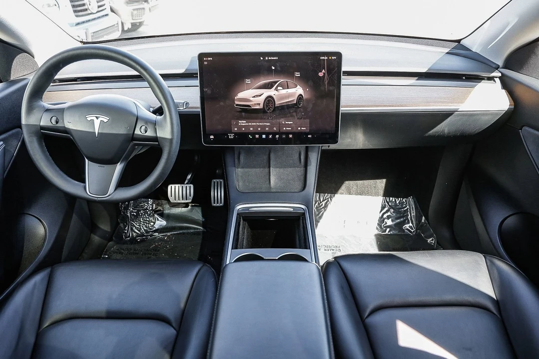 2022 Tesla Model Y Performance - Image 10 of 21