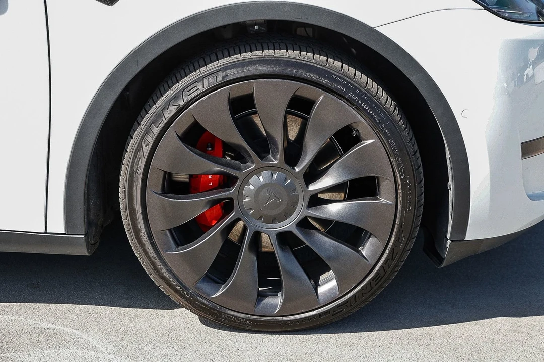 2022 Tesla Model Y Performance - Image 9 of 21