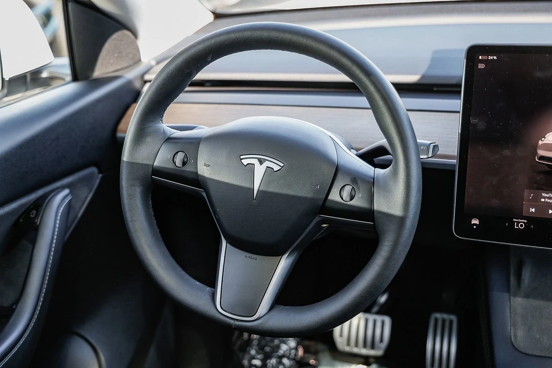2022 Tesla Model Y Performance - Image 13 of 21