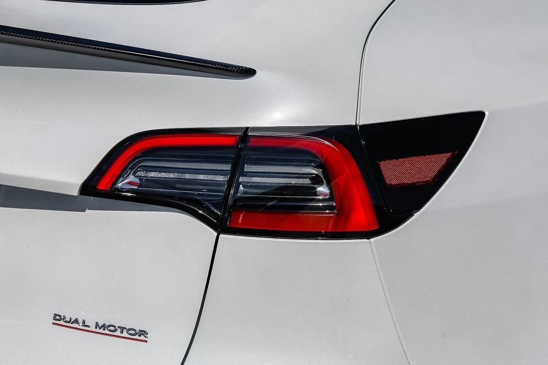 2022 Tesla Model Y Performance - Image 8 of 21