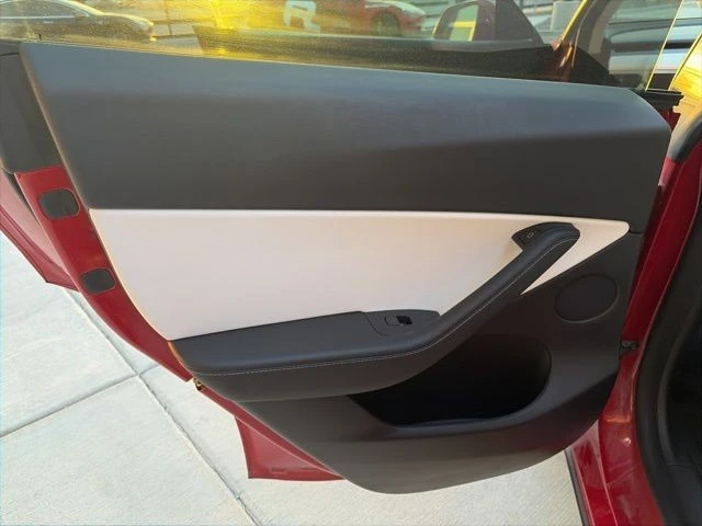 2022 Tesla Model Y Performance - Image 14 of 21