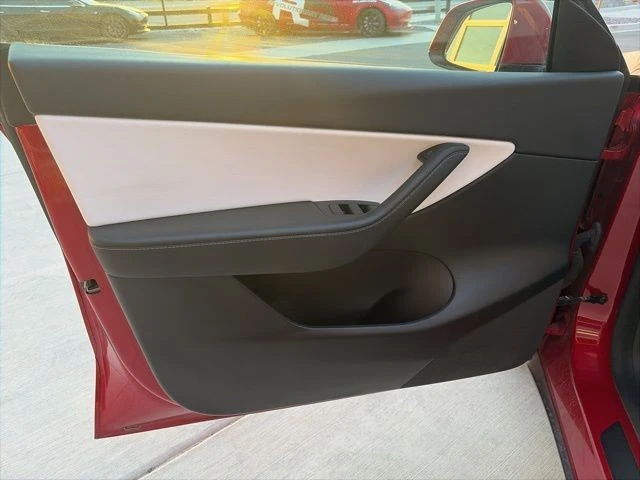 2022 Tesla Model Y Performance - Image 11 of 21