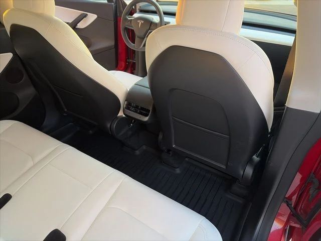2022 Tesla Model Y Performance - Image 19 of 21