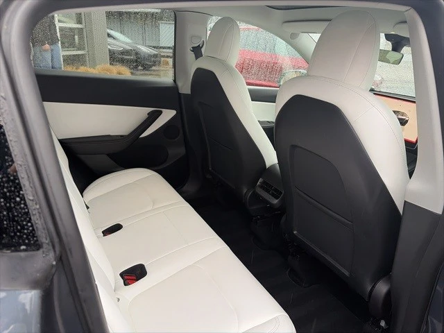 2022 Tesla Model Y Performance - Image 19 of 21