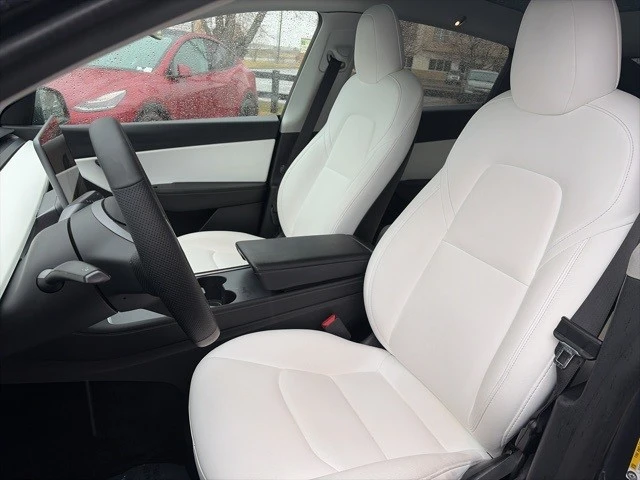 2022 Tesla Model Y Performance - Image 13 of 21