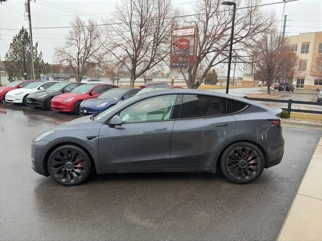 2022 Tesla Model Y Performance - Image 5 of 21