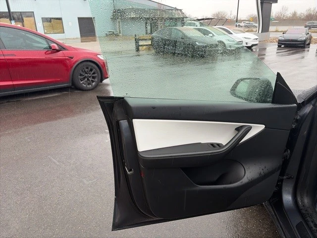 2022 Tesla Model Y Performance - Image 11 of 21