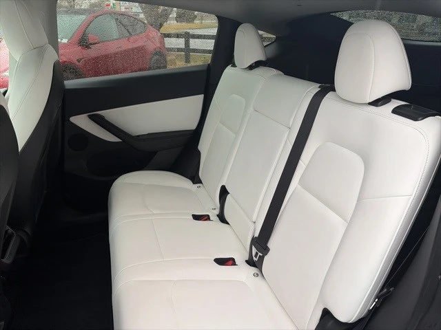 2022 Tesla Model Y Performance - Image 16 of 21
