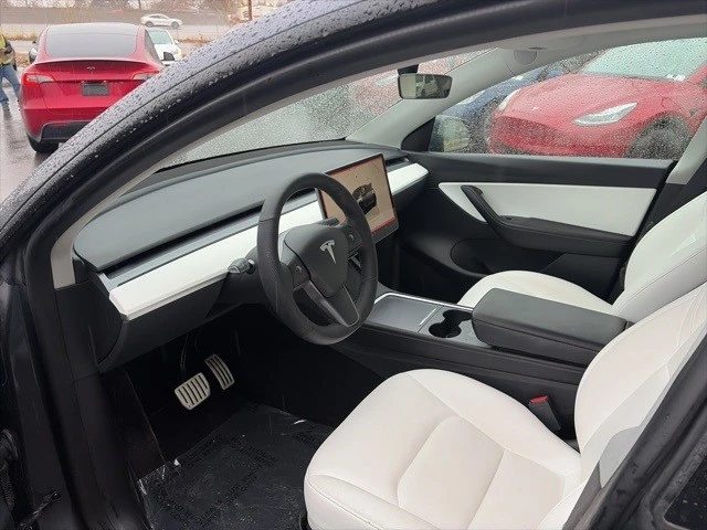 2022 Tesla Model Y Performance - Image 12 of 21