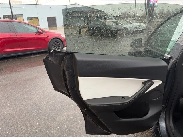 2022 Tesla Model Y Performance - Image 14 of 21