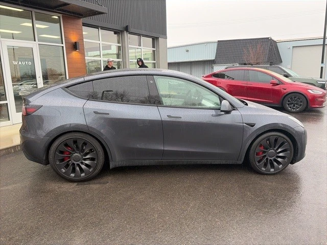 2022 Tesla Model Y Performance - Image 9 of 21