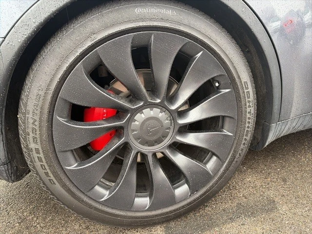 2022 Tesla Model Y Performance - Image 10 of 21
