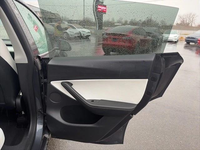 2022 Tesla Model Y Performance - Image 18 of 21