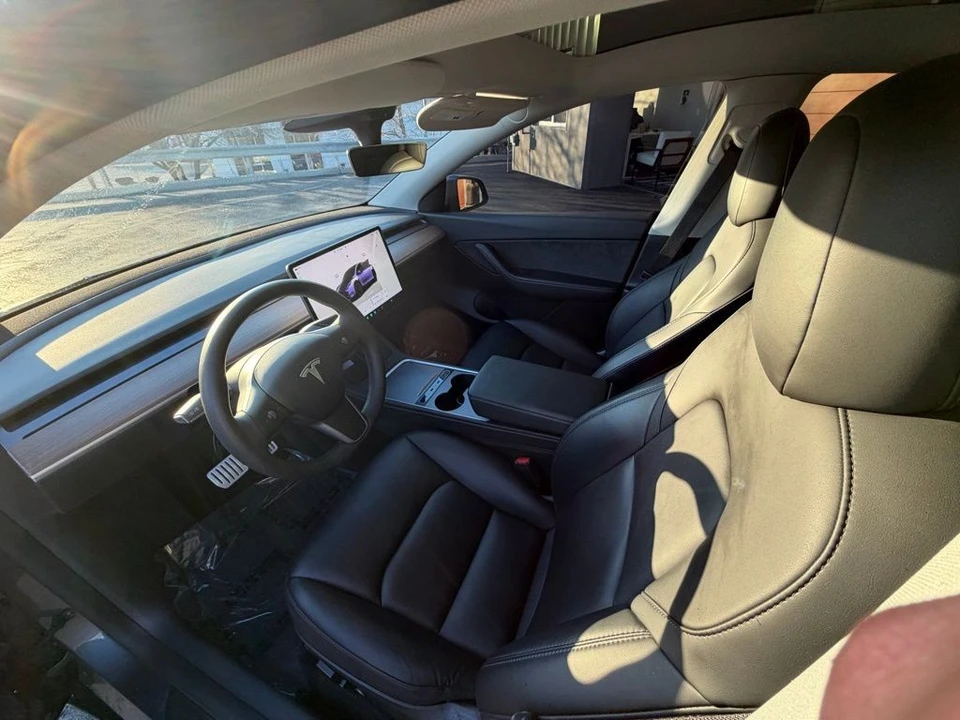 2022 Tesla Model Y Performance - Image 8 of 16