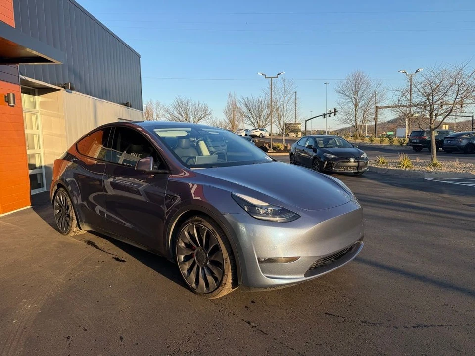 2022 Tesla Model Y Performance - Image 3 of 16