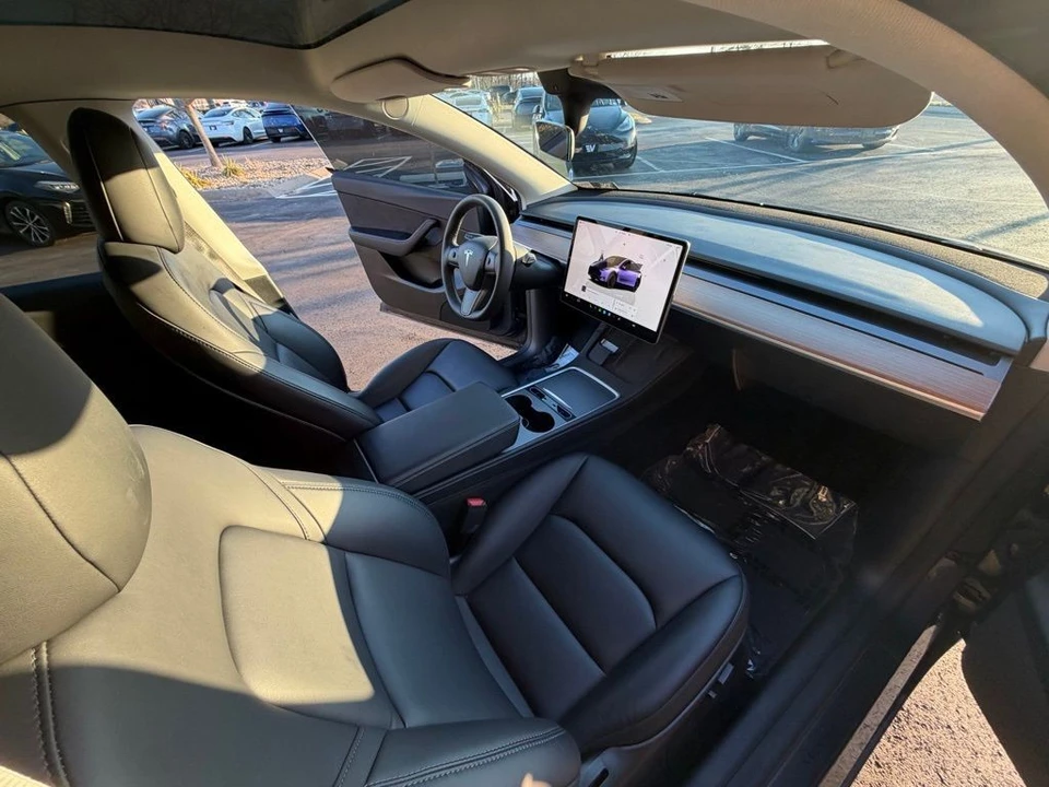 2022 Tesla Model Y Performance - Image 14 of 16