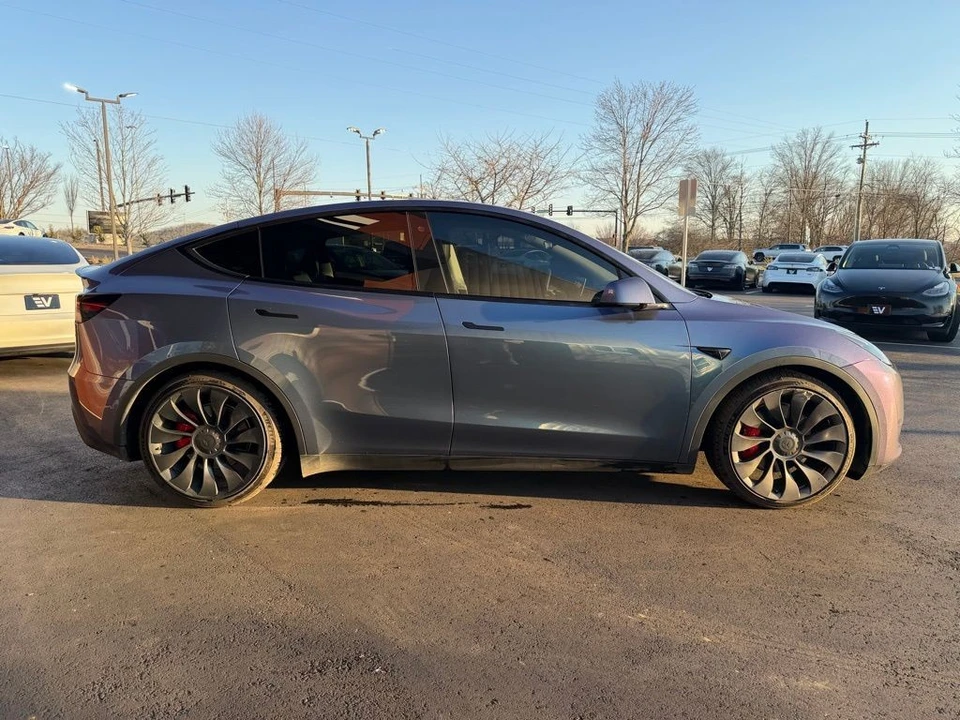 2022 Tesla Model Y Performance - Image 4 of 16