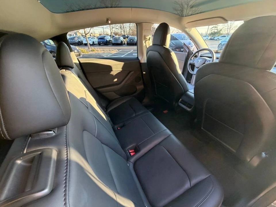 2022 Tesla Model Y Performance - Image 12 of 16