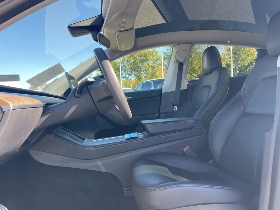 2022 Tesla Model Y Performance - Image 9 of 12