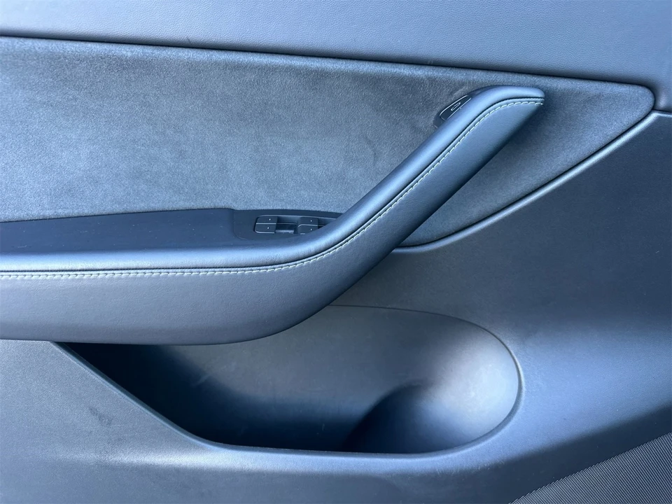 2022 Tesla Model Y Performance - Image 11 of 12