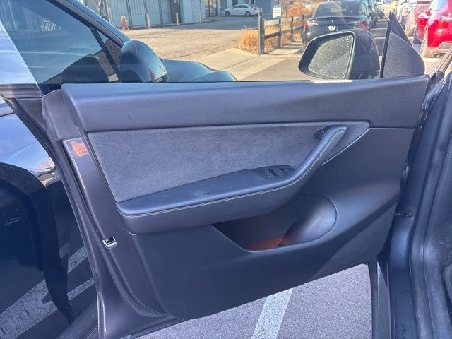 2022 Tesla Model Y Performance - Image 12 of 21