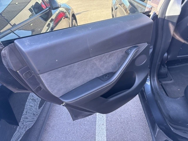 2022 Tesla Model Y Performance - Image 15 of 21