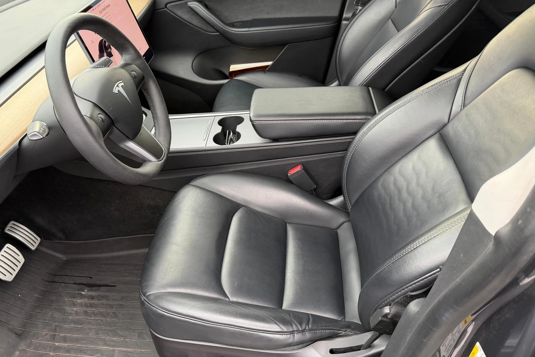 2022 Tesla Model Y Performance - Image 21 of 31