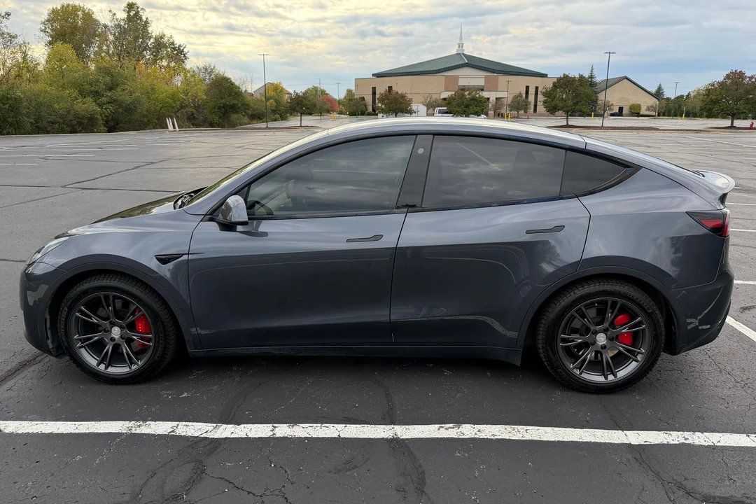 2022 Tesla Model Y Performance - Image 3 of 31