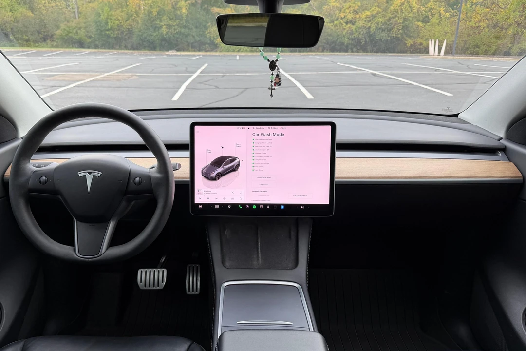 2022 Tesla Model Y Performance - Image 20 of 31